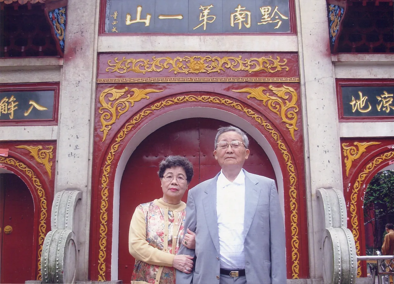 Chen Gin Li e esposa em Taiwan. Acervo da família.